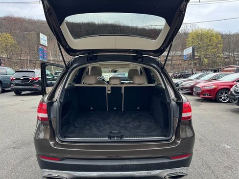 Used 2018 Mercedes-Benz GLC 300 4MATIC w/ Premium Package image 38