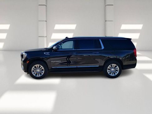 Used 2024 GMC Yukon XL SLT w/ SLT Premium Package image 4