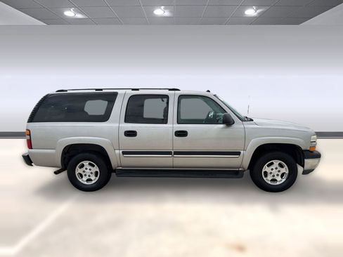 Used 2004 Chevrolet Suburban LS image 7