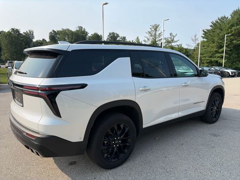 Used 2025 Chevrolet Traverse LT w/ Enhanced Driving Package FWD image 4