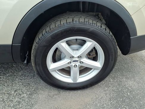 Used 2017 Ford Explorer XLT AWD/4WD image 12