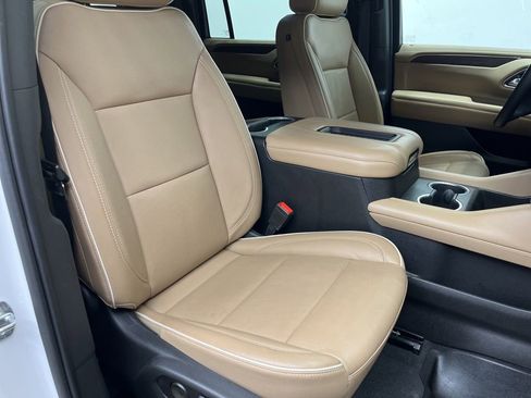 Used 2021 Chevrolet Suburban Premier w/ Premium Package RWD image 26