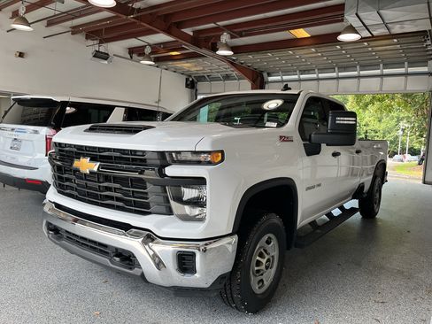 Used 2024 Chevrolet Silverado 2500 W/T AWD/4WD image 4