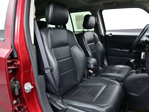 Used 2016 Jeep Patriot High Altitude AWD/4WD image 12