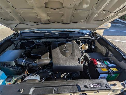 Used 2019 Toyota Tacoma SR5 image 10