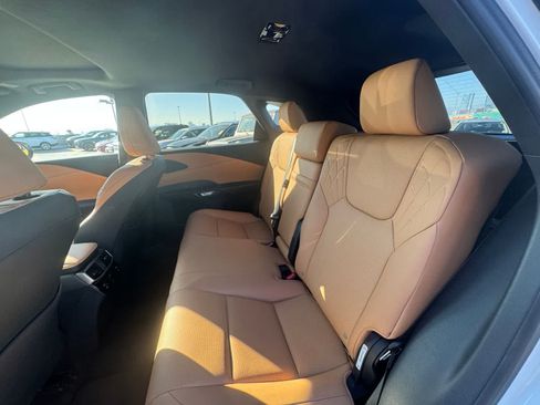 Used 2024 Lexus RX 350 Premium w/ Convenience Package FWD image 5