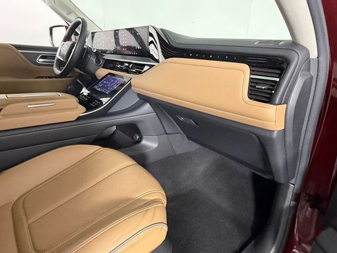 Used 2025 INFINITI QX80 Sensory image 33