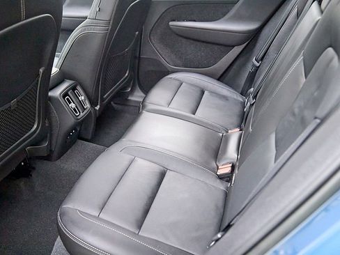 Certified 2023 Volvo XC40 B5 Plus AWD/4WD image 20