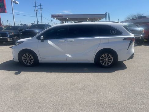 Used 2021 Toyota Sienna LE image 11
