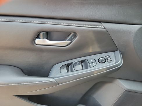 Used 2025 Nissan Sentra SV w/ All-Weather Package FWD image 17