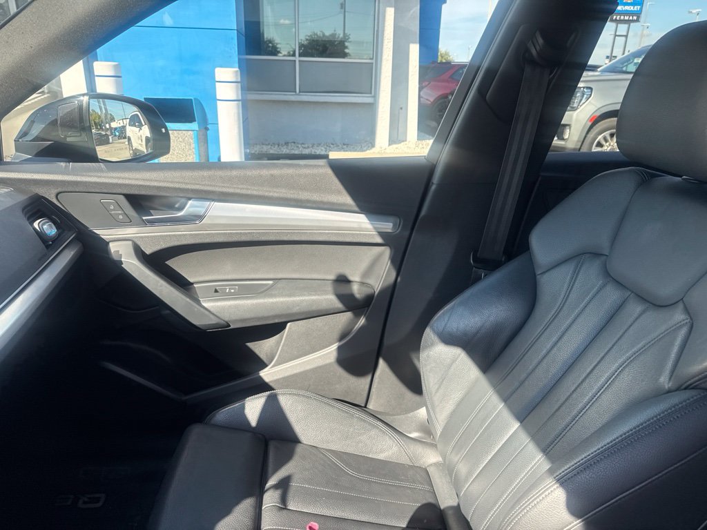 Used 2020 Audi Q5 2.0T Premium w/ Titanium Sport Package AWD/4WD image 13