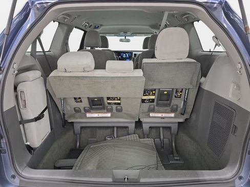 Used 2015 Toyota Sienna LE FWD image 32