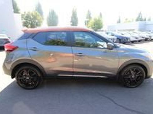Used 2020 Nissan Kicks SR image 6