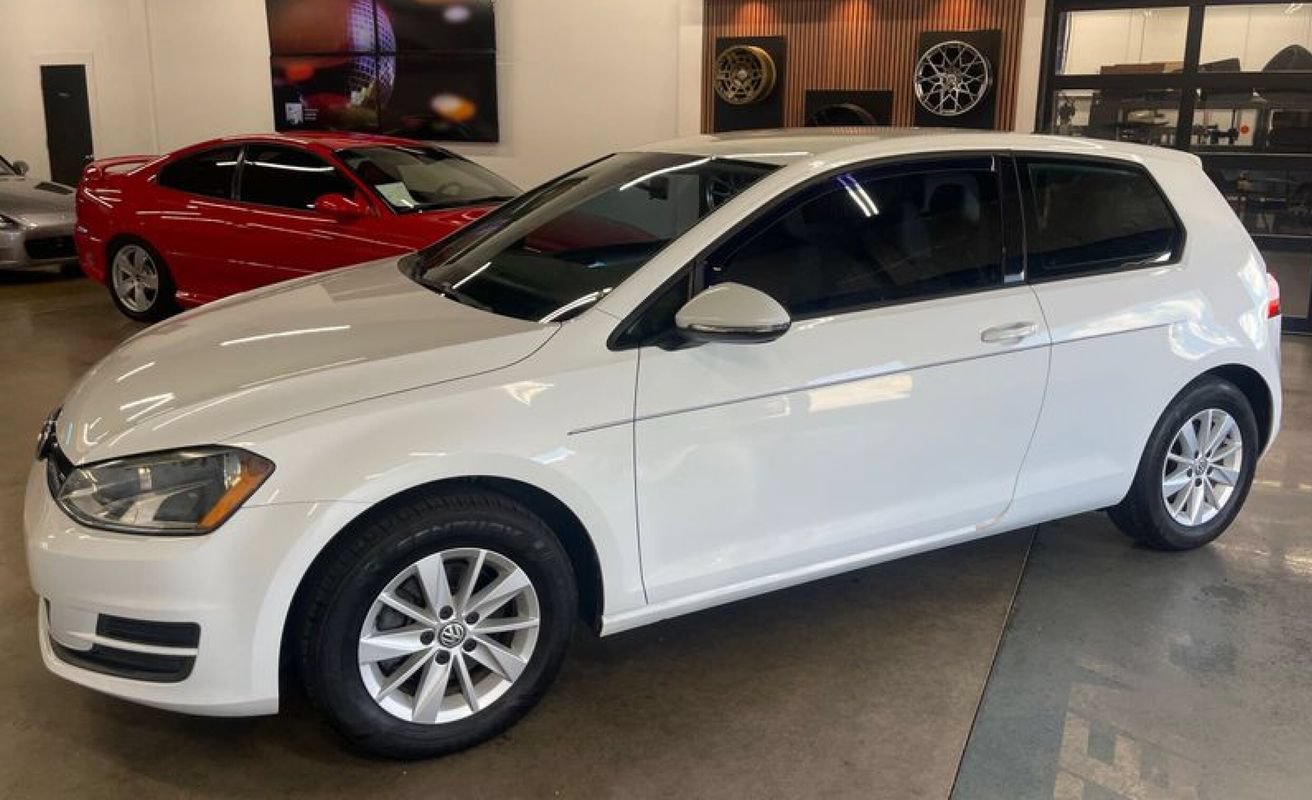 Used 2015 Volkswagen Golf S FWD image 1