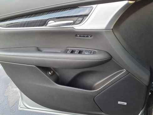 Used 2025 Cadillac XT6 Premium Luxury image 23