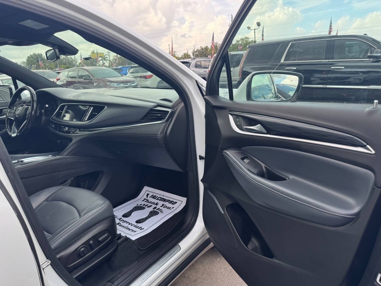Used 2022 Buick Enclave Essence FWD image 22