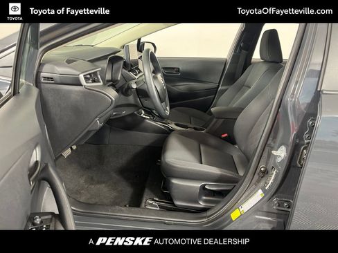 Used 2025 Toyota Corolla LE FWD image 27