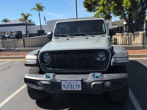 Used 2024 Jeep Wrangler Unlimited image 8