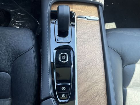 Certified 2024 Volvo XC90 T8 Plus w/ Protection Package AWD/4WD image 22