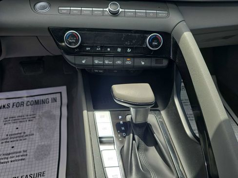 Used 2023 Hyundai Elantra SEL w/ Convenience Package FWD image 19
