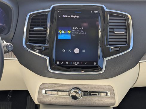 Used 2023 Volvo XC90 B5 Plus image 19