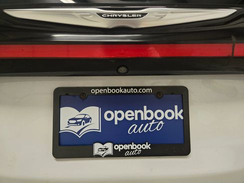 Used 2023 Chrysler Pacifica Limited FWD image 21