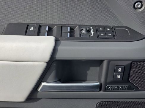 New 2026 Land Rover Defender 110 X-Dynamic SE image 29