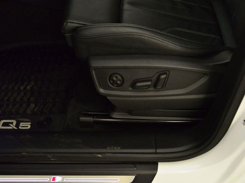 Certified 2024 Audi Q5 e Premium Plus AWD/4WD image 27