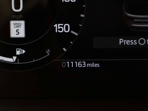 Used 2024 Land Rover Discovery Dynamic SE AWD/4WD image 8