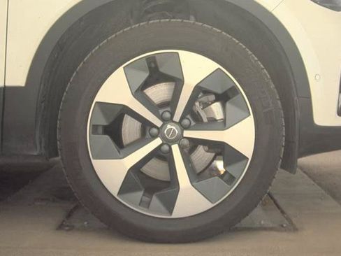 Used 2026 Volvo XC40 B5 Plus AWD/4WD image 9