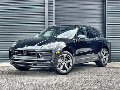 Certified 2026 Porsche Macan AWD/4WD image 1