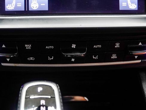 Used 2021 Maserati Levante AWD/4WD image 24