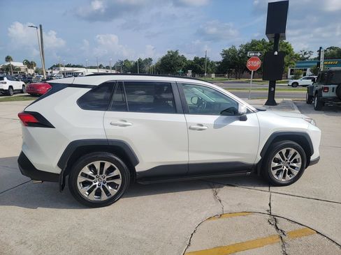 Used 2021 Toyota RAV4 XLE Premium FWD image 6