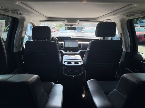 Used 2025 Ford Expedition Platinum AWD/4WD image 32