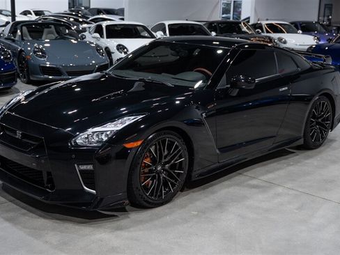 Used 2021 Nissan GT-R Premium AWD/4WD image 2