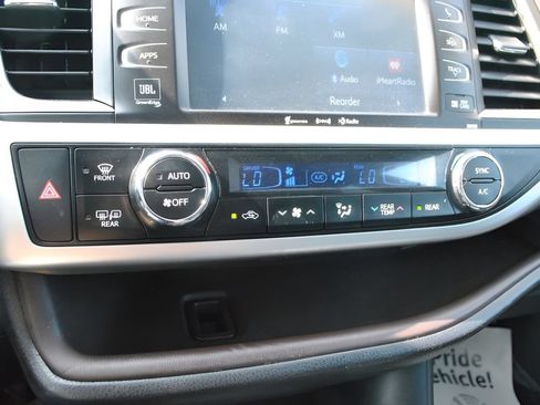 Used 2017 Toyota Highlander Limited AWD/4WD image 24