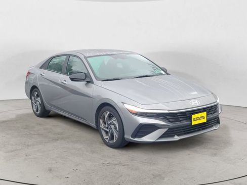 Certified 2025 Hyundai Elantra Sport image 7