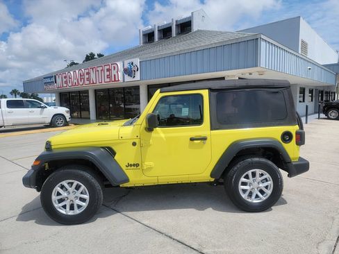 Used 2023 Jeep Wrangler Sport AWD/4WD image 2