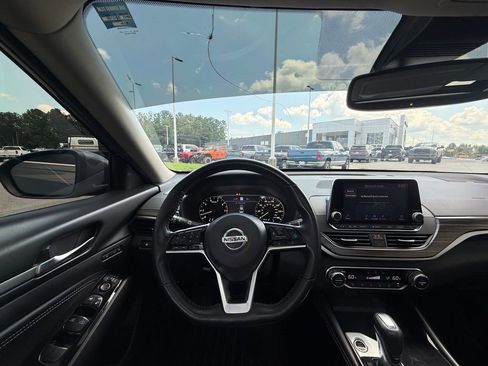 Used 2020 Nissan Altima 2.5 Platinum FWD image 8