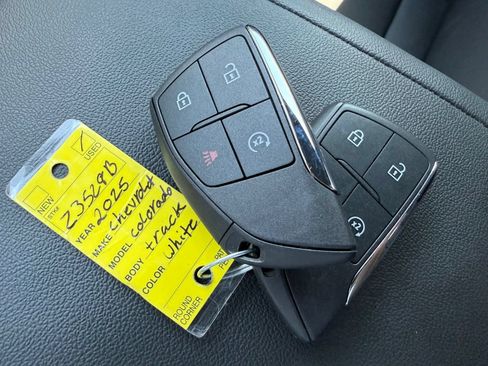 Used 2025 Chevrolet Colorado Trail Boss AWD/4WD image 44