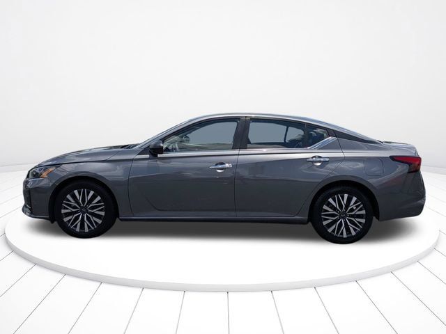 Used 2024 Nissan Altima 2.5 SV FWD image 7