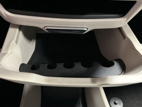 Used 2023 Chrysler Pacifica Touring-L FWD image 31