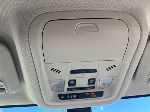 Used 2021 GMC Acadia Denali w/ Denali Ultimate Package image 30