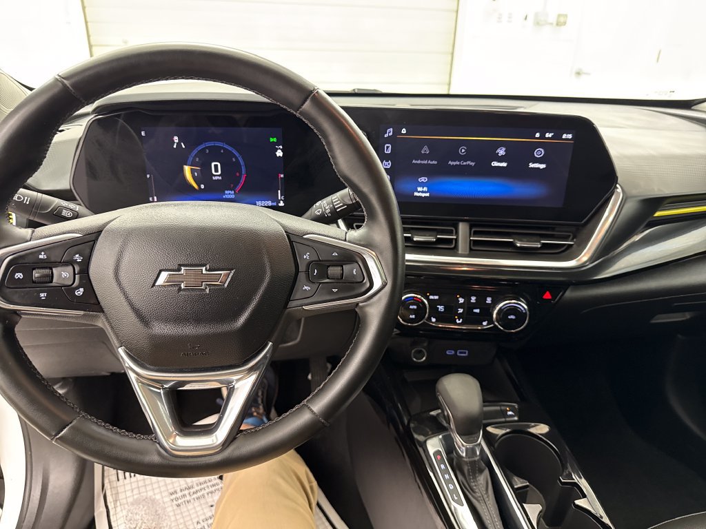 Used 2024 Chevrolet Trax ACTIV w/ Sunroof Package FWD image 14