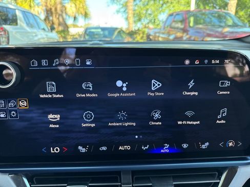 Used 2025 Chevrolet Equinox EV LT image 31