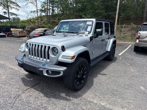 Used 2023 Jeep Wrangler Unlimited Sahara w/ Cold Weather Group AWD/4WD image 3