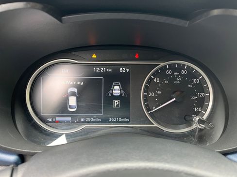 Used 2025 Nissan Versa SV w/ Trunk Package image 38