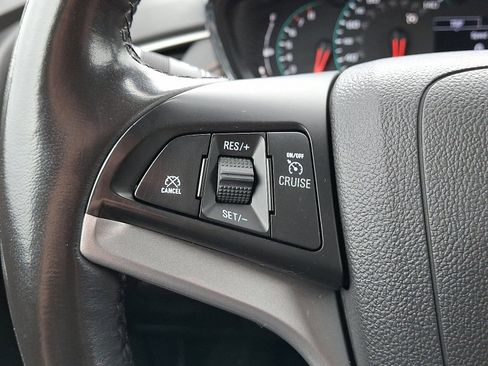 Used 2020 Chevrolet Trax LT w/ LT Convenience Package AWD/4WD image 20