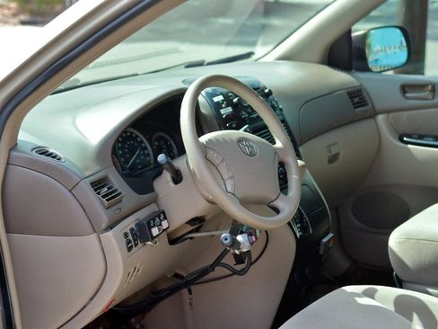 Used 2005 Toyota Sienna LE FWD image 19