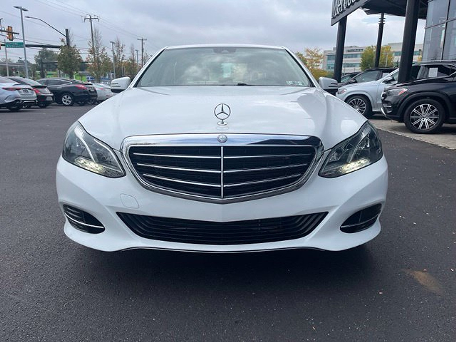 Used 2015 Mercedes-Benz E 350 4MATIC Sedan image 2
